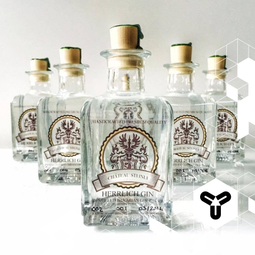 In einer kleinen Manufaktur und in Handarbeit gefertigt, das ist "Château Steinle's Herrlich Gin". Nun startet die Gin-Destillerie aus Neu-Ulm seine erste Crowdfunding-Kampagne, die wir hiermit gerne unterstützen: www.startnext.com/herrlichgin. Alles Gute und "Gin-Gin!" :)
