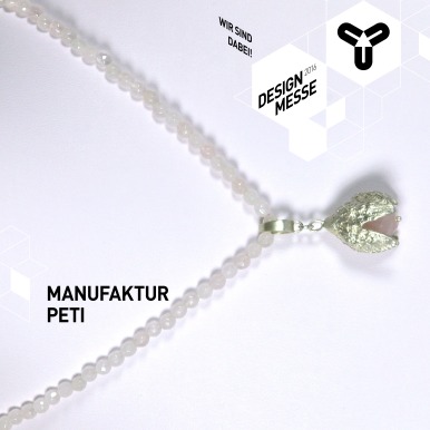 Die manufaktur peti kombiniert Edelsteine, von Rosenquarz bis Onyx, Perlen und Edelmetalle mit einer Vielfalt von Motiven und produziert damit selbstentworfenen und handgefertigten Schmuck. Schick!  http://www.manufakturpeti.de/
